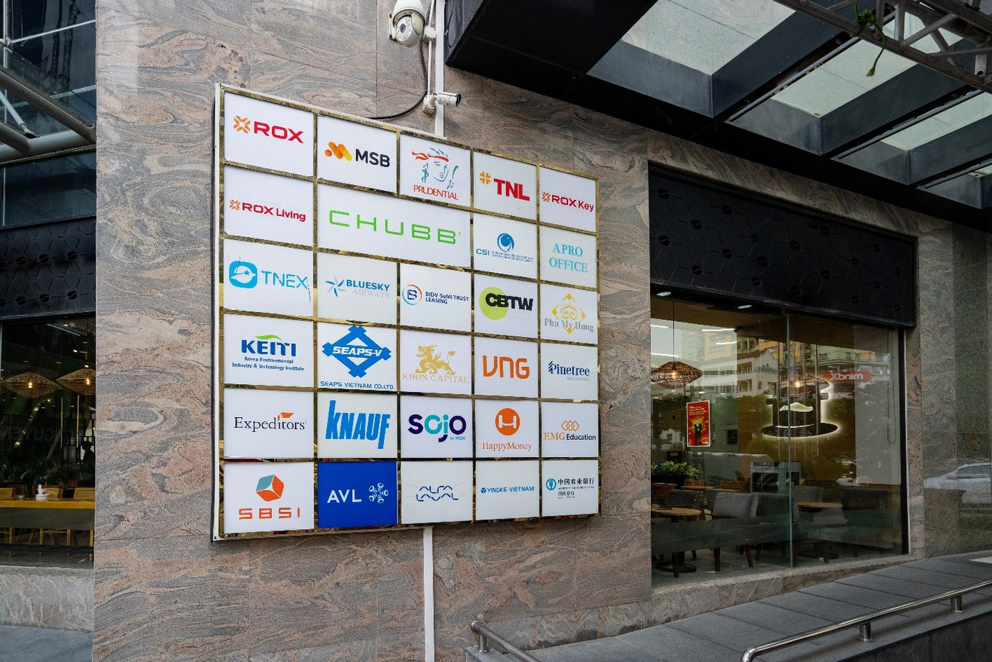 ROX Tower Nguyễn Chí Thanh là địa điểm quy tụ nhiều doanh nghiệp lớn, tập đoàn đa quốc gia