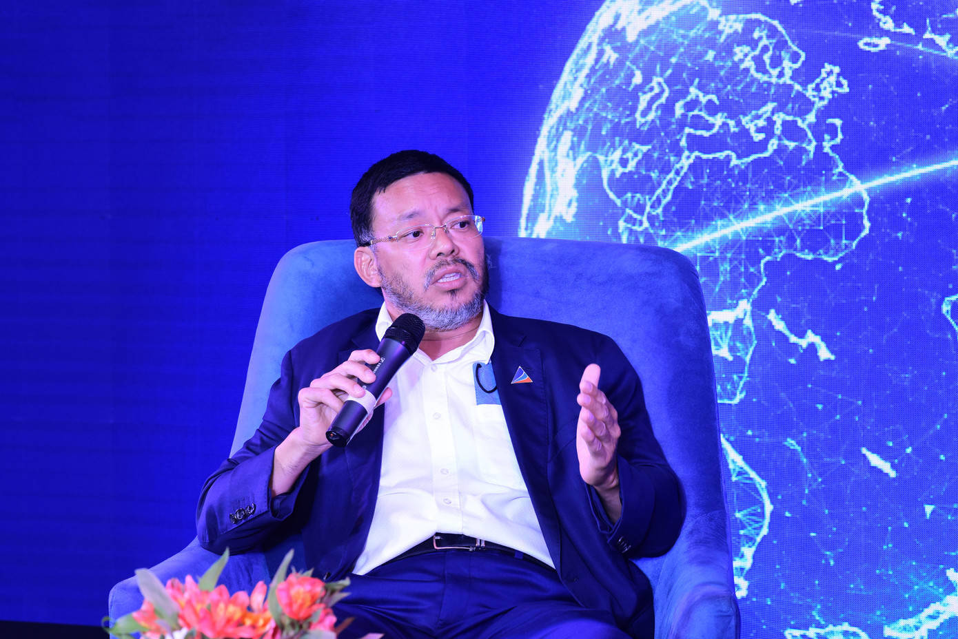 Ông Lương Trí Thìn sẽ chuyển giao vị trí Chủ tịch Hội đồng quản trị, đảm nhiệm chức vụ Chủ Tịch Hội đồng chiến lược - cơ quan giữ vai trò xây dựng, hoạch định và triển khai chiến lược cho HĐQT, Ban điều hành, Hội đồng đầu tư trên mọi quyết sách quan trọng của Tập đoàn. Ông Lương Trí Thìn sẽ chuyển giao vị trí Chủ tịch Hội đồng quản trị, đảm nhiệm chức vụ Chủ Tịch Hội đồng chiến lược - cơ quan giữ vai trò xây dựng, hoạch định và triển khai chiến lược cho HĐQT, Ban điều hành, Hội đồng đầu tư trên mọi quyết sách quan trọng của Tập đoàn.