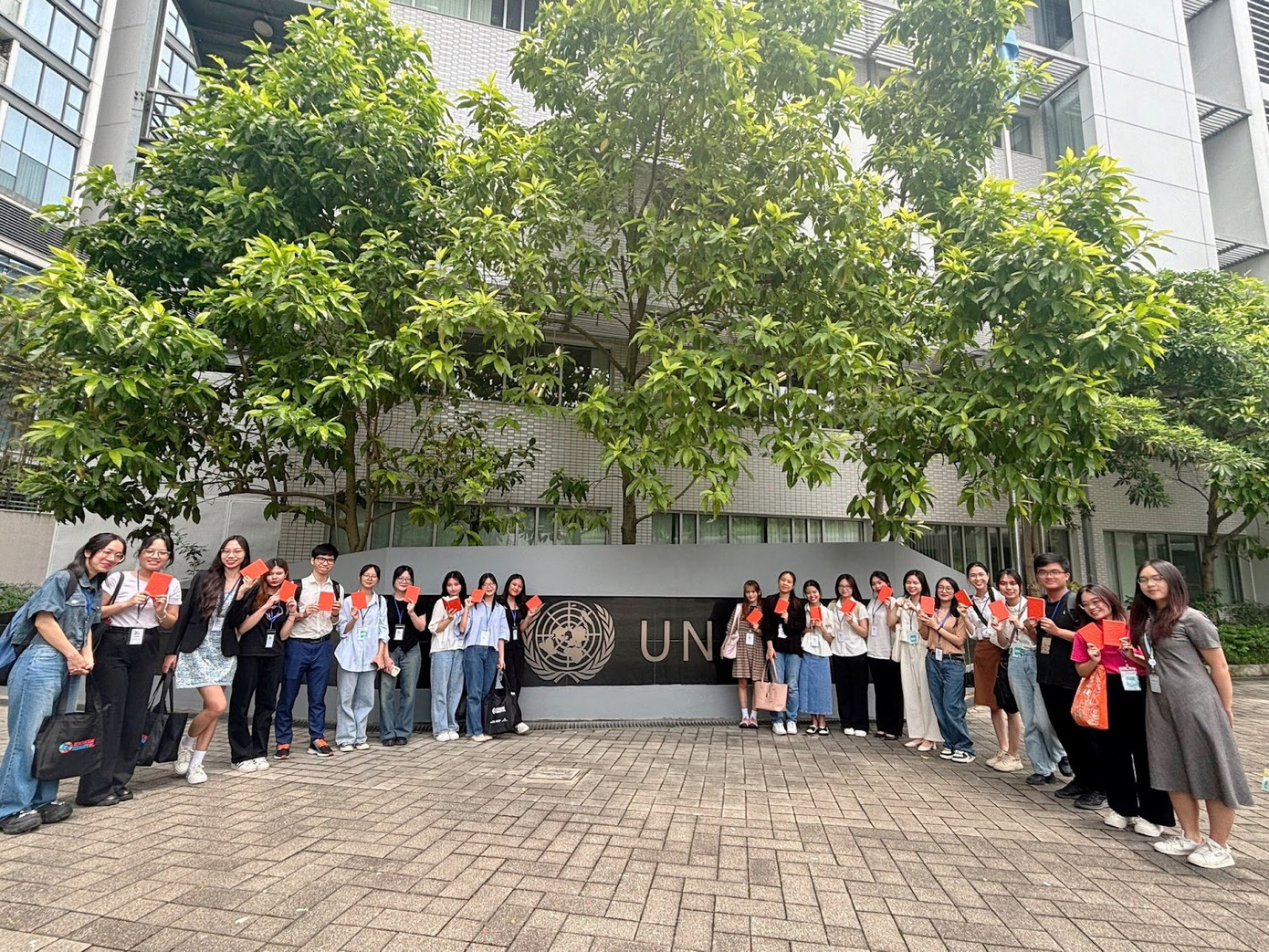 Sinh viên tham quan không gian làm việc tại Cơ quan Liên Hợp Quốc vì Bình đẳng giới và Trao quyền cho Phụ nữ (UN Women)
