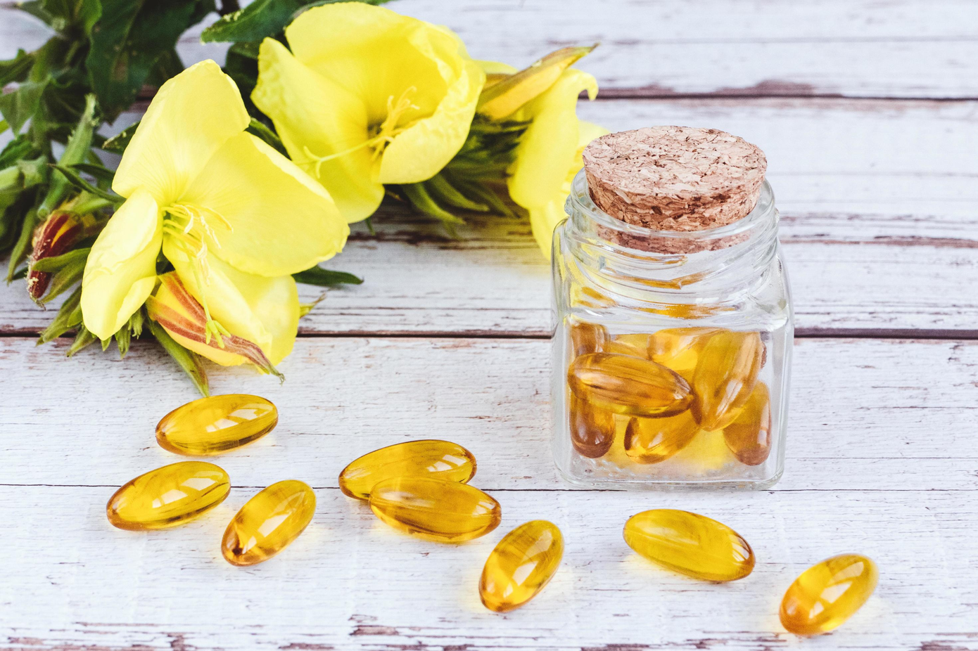 Tinh dầu hoa anh thảo chứa Omega-6 thiết yếu giúp cân bằng nội tiết, giảm rụng tóc hiệu quả