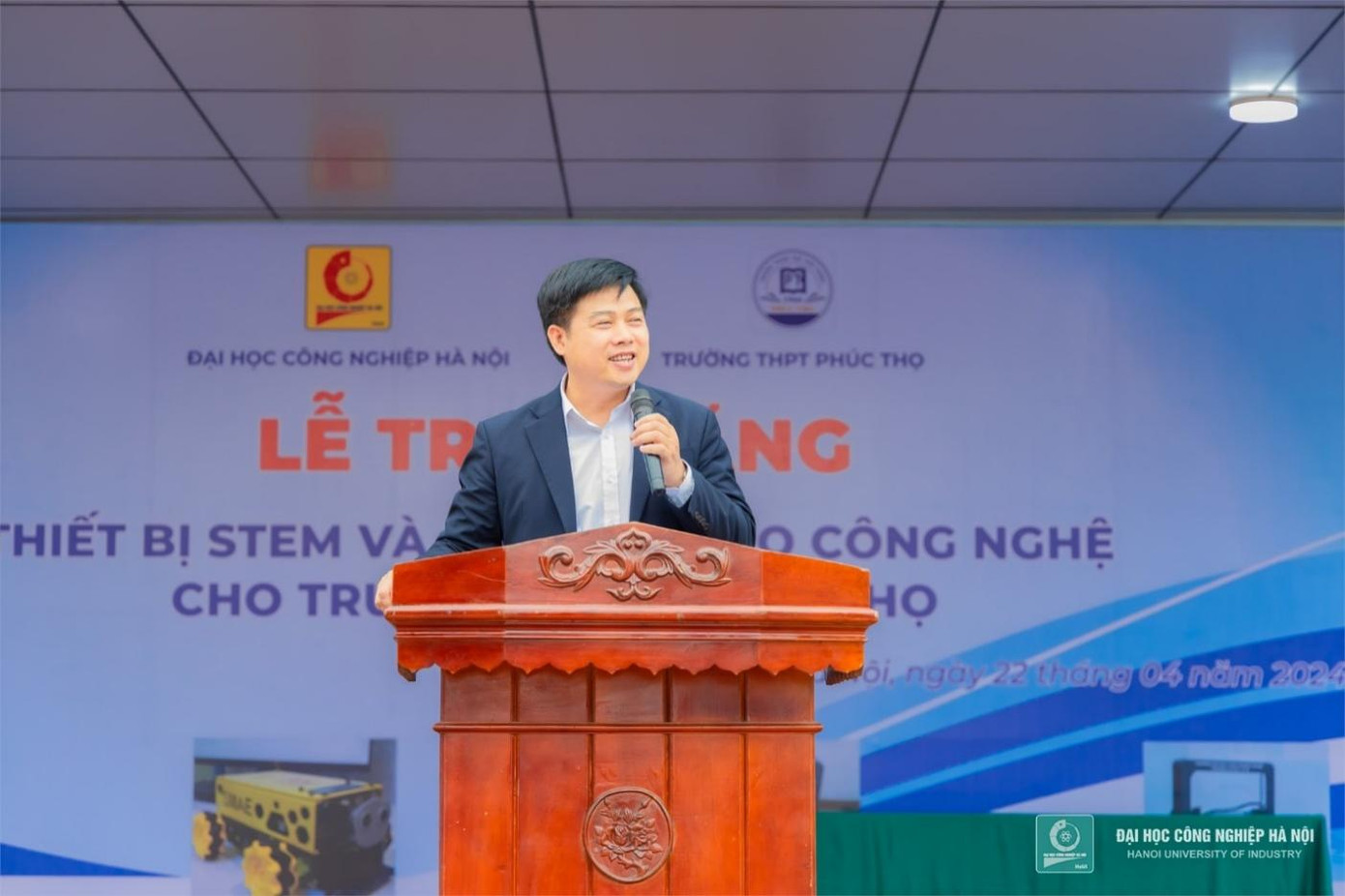 PGS.TS.Hoàng Tiến Dũng - Hiệu trưởng Trường Cơ khí - Ô tô, Đại học Công nghiệp Hà Nội phát biểu tại chương trình ký kết và trao tặng thiết bị và chuyển giao công nghệ STEM cho Trường THPT Phúc Thọ, Hà Nội