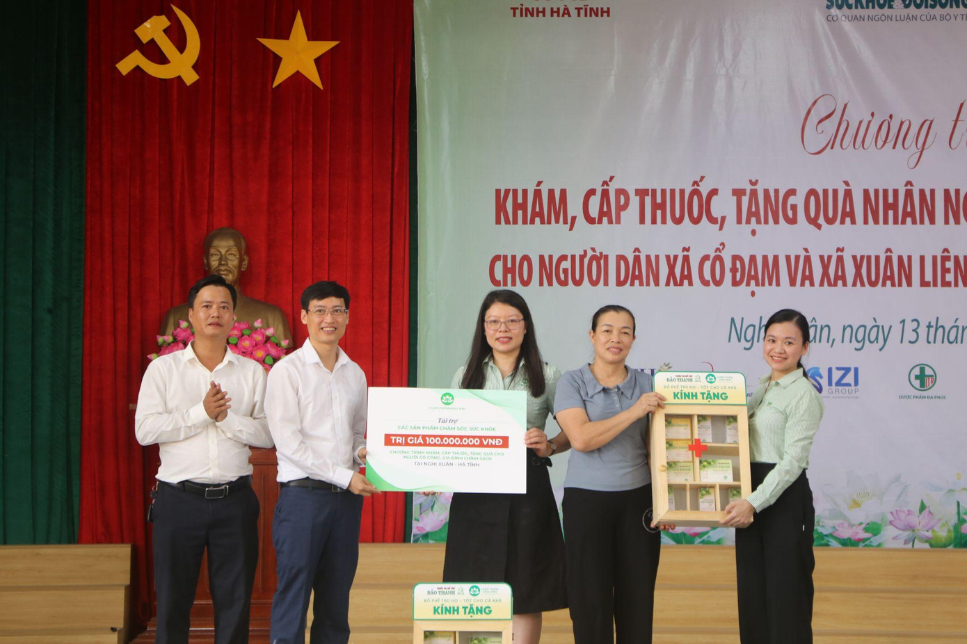Nhãn hàng thuốc ho bổ phế Bảo Thanh trao tặng Tủ thuốc Bảo Thanh cho trạm y tế xã Cổ Đạm và xã Xuân Liên nhân dịp 27/7