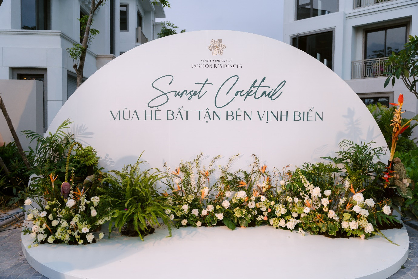 Sunset Cocktail:“Mùa hè bất tận bên vịnh biển" là sự kiện thứ 2 trong chuỗi trải nghiệm tinh hoa The Grand Living Series tại Grand Bay Halong Villas. Ảnh: BIM Land.