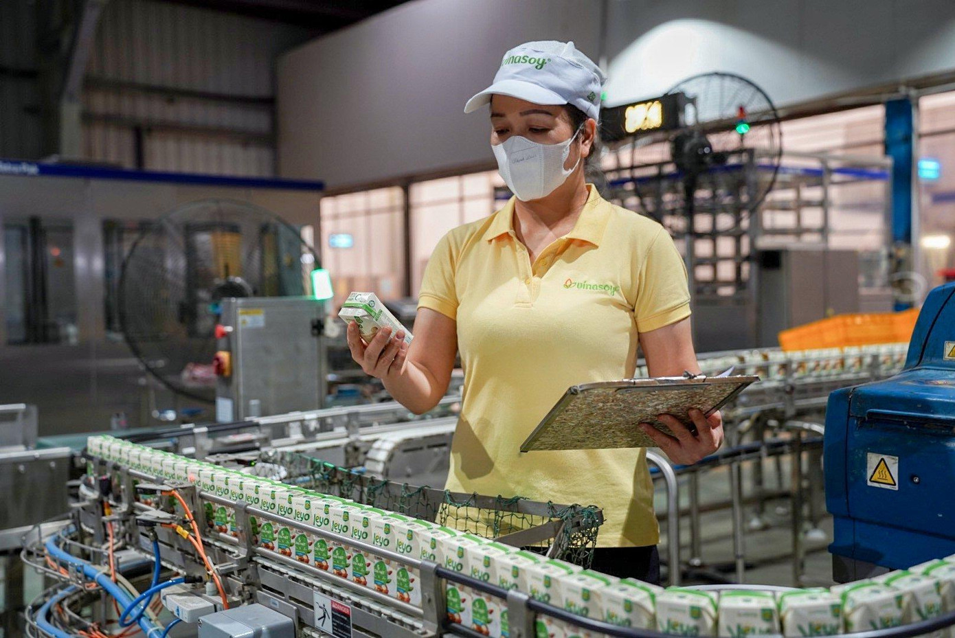 Vinasoy luôn cam kết nâng cao chất lượng sản phẩm bằng sự chuyên tâm nghiên cứu và ứng dụng công nghệ hiện đại.