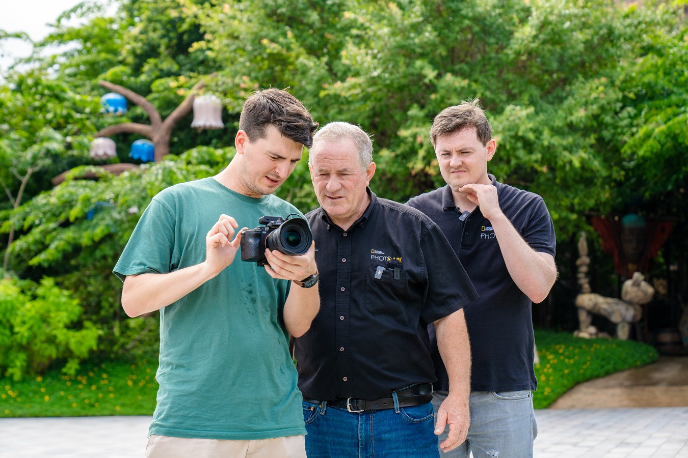 Để thực hiện loạt ảnh đặc biệt về động vật hoang dã, quý hiếm tại Vinpearl Safari Phú Quốc, đội ngũ của The Photo Ark cũng như đích thân Joel Sartore đã theo dõi vườn thú bán hoang dã này trong nhiều năm, sau đó, đến đây tìm hiểu và khảo sát kỹ càng trước khi chính thức “đổ bộ”.