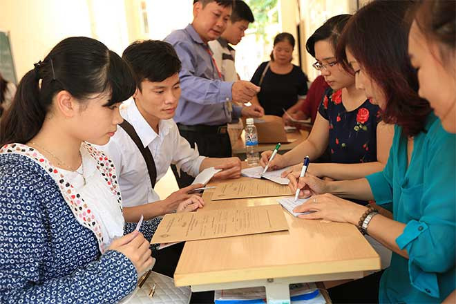 Học sinh trung học căng thẳng trước kỳ thi vào lớp 10 phổ thông Học sinh trung học căng thẳng trước kỳ thi vào lớp 10 phổ thông