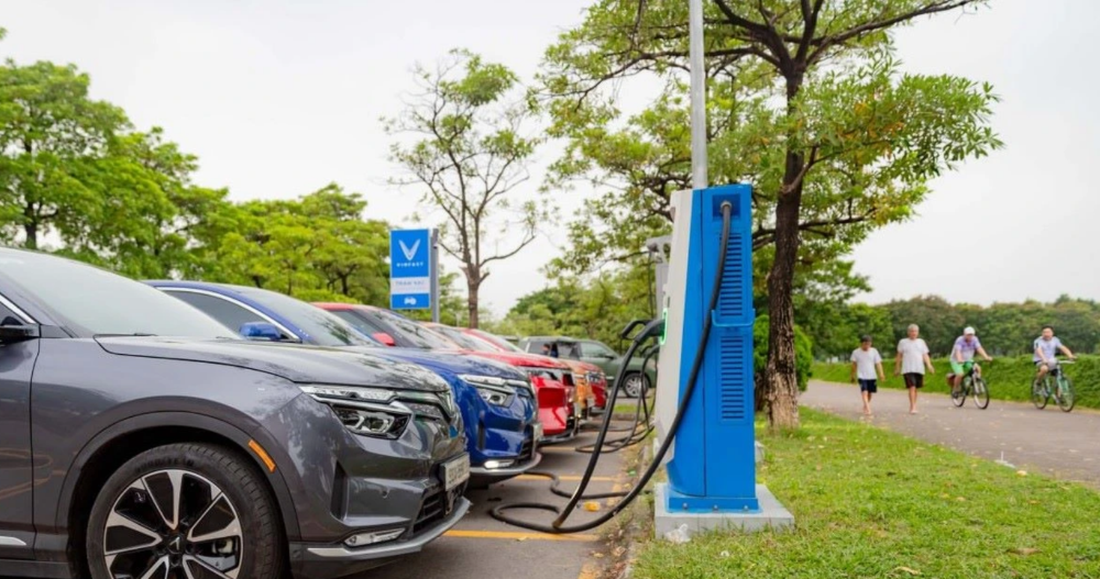 Cư dân Vinhomes sử dụng xe điện VinFast được miễn phí sạc điện và miễn phí gửi xe đến 1/7/2026 và hưởng nhiều ưu đãi hấp dẫn khác