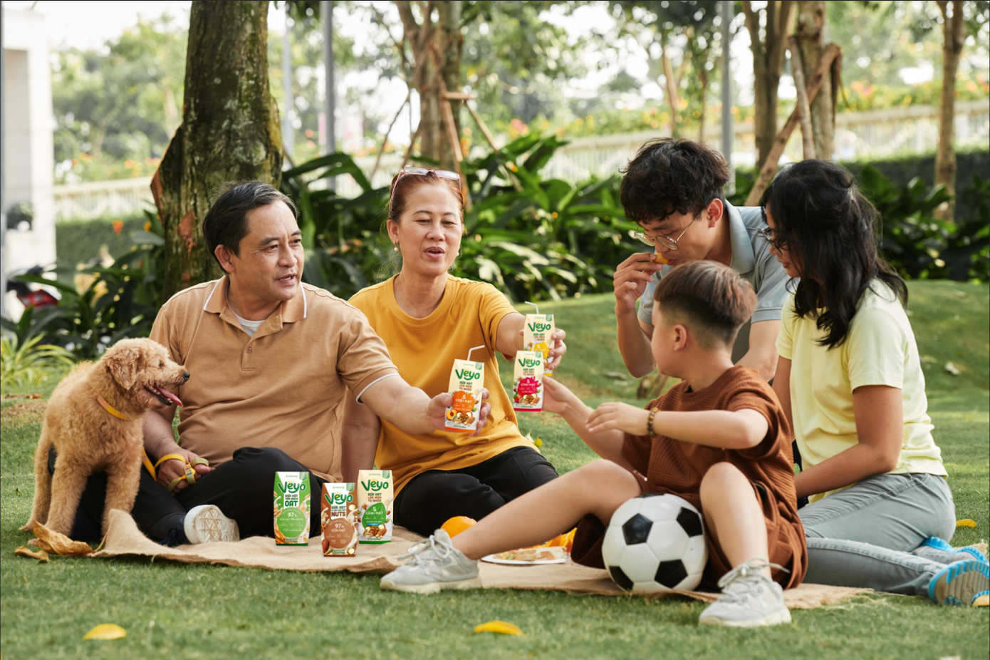 Người tiêu dùng ngày nay ưu tiên chọn các xu hướng tiêu dùng xanh, lựa chọn thực phẩm có nguồn gốc từ thực vật, như sữa hạt .