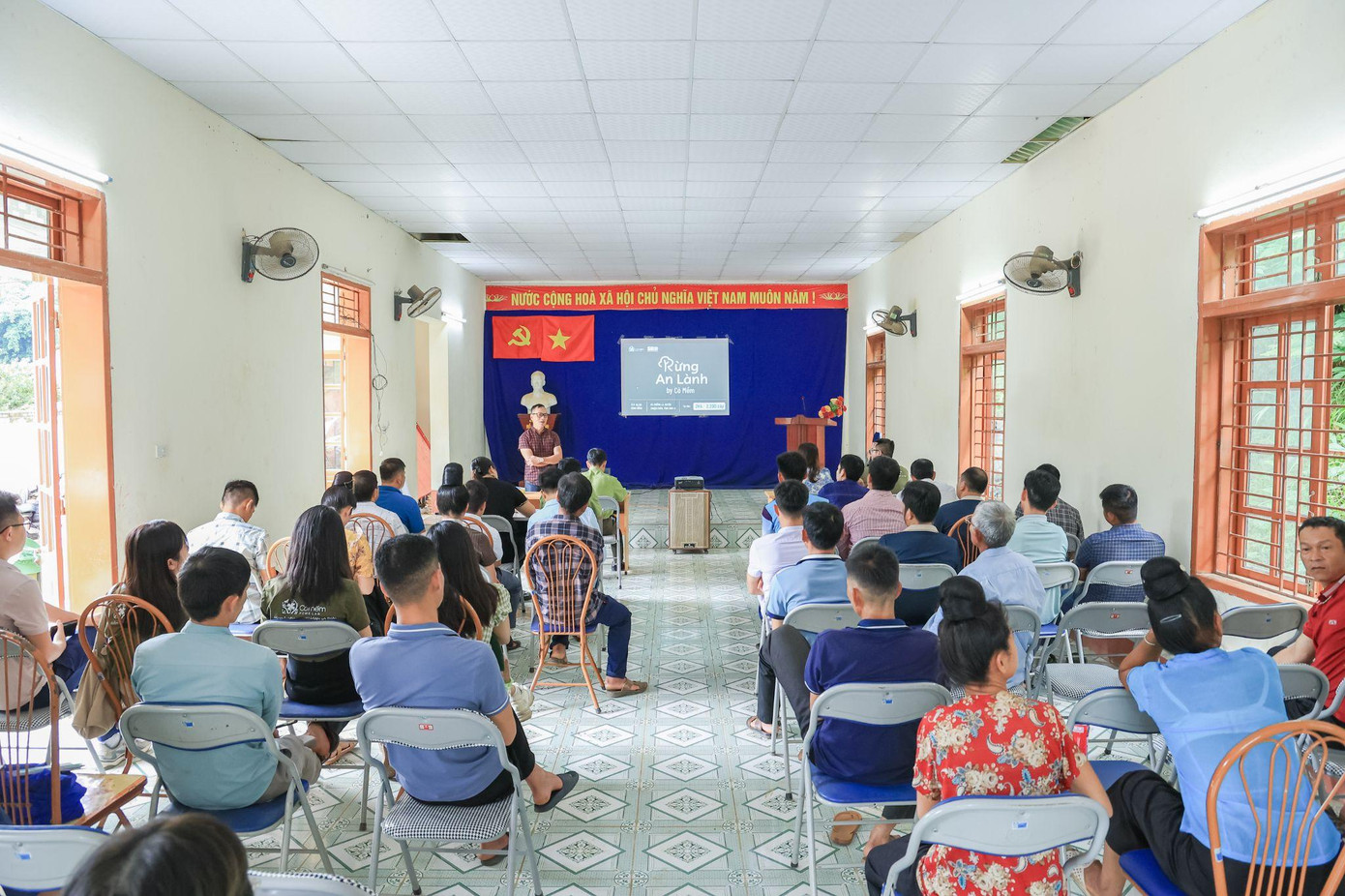 Buổi tập huấn kiến thức cho người dân Buổi tập huấn kiến thức cho người dân