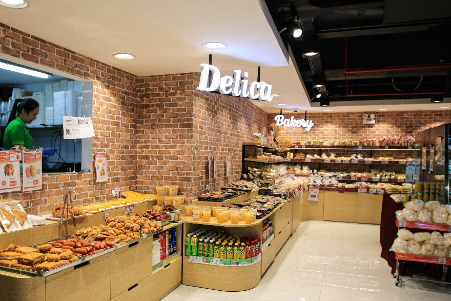 Các loại bánh và đồ ăn liền được siêu thị sản xuất tươi mới hàng ngày. Các loại bánh và đồ ăn liền được siêu thị sản xuất tươi mới hàng ngày.