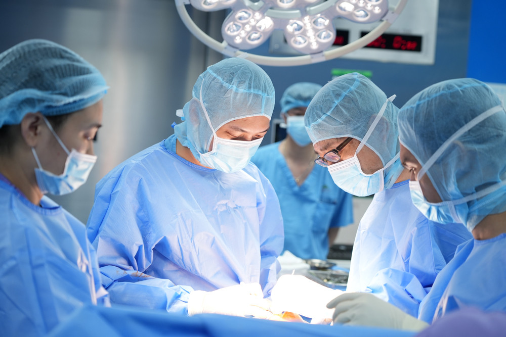 Bệnh viện Hồng Ngọc là bệnh viện đầu tiên tại Việt Nam ứng dụng và làm chủ kỹ thuật thay khớp gối không cắt gân cơ