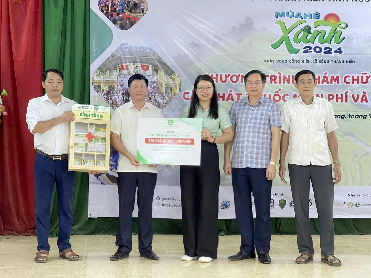 Bảo Thanh tiếp tục hành trình tri ân, tặng quà gia đình chính sách tại xã Thượng Giáp, huyện Na Hang, tỉnh Tuyên Quang.