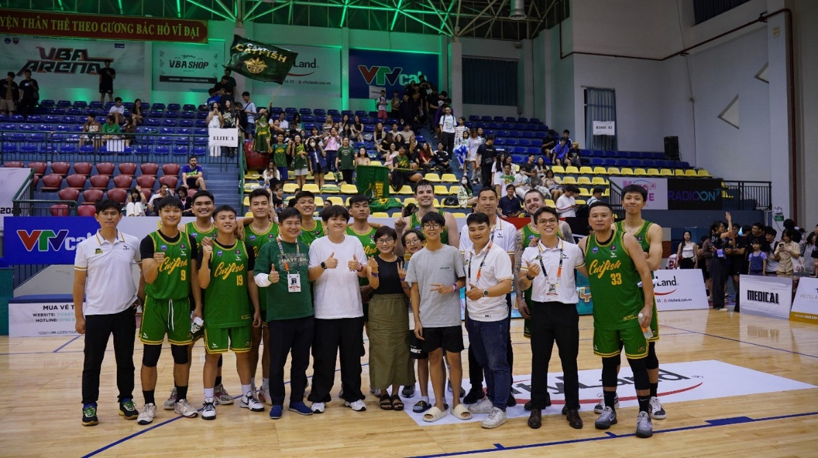 Ban lãnh đạo CityLand Group cũng là fan hâm mộ của Cantho Catfish tại các trận đấu. Ban lãnh đạo CityLand Group cũng là fan hâm mộ của Cantho Catfish tại các trận đấu.