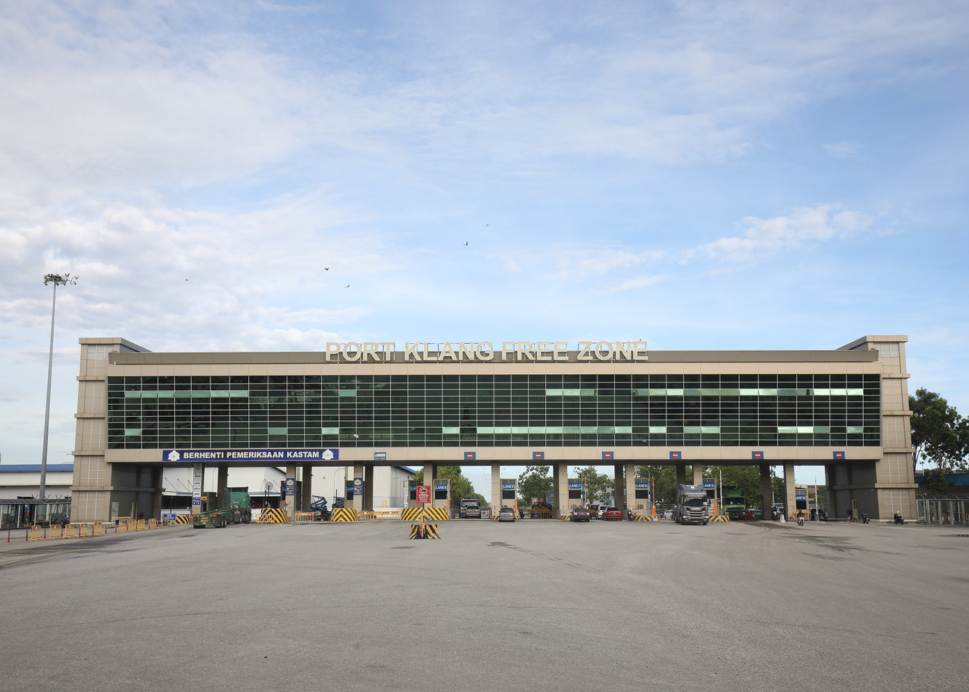 Khu vực tự do Port Klang được thành lập vào năm 2004 tại Malaysia Khu vực tự do Port Klang được thành lập vào năm 2004 tại Malaysia