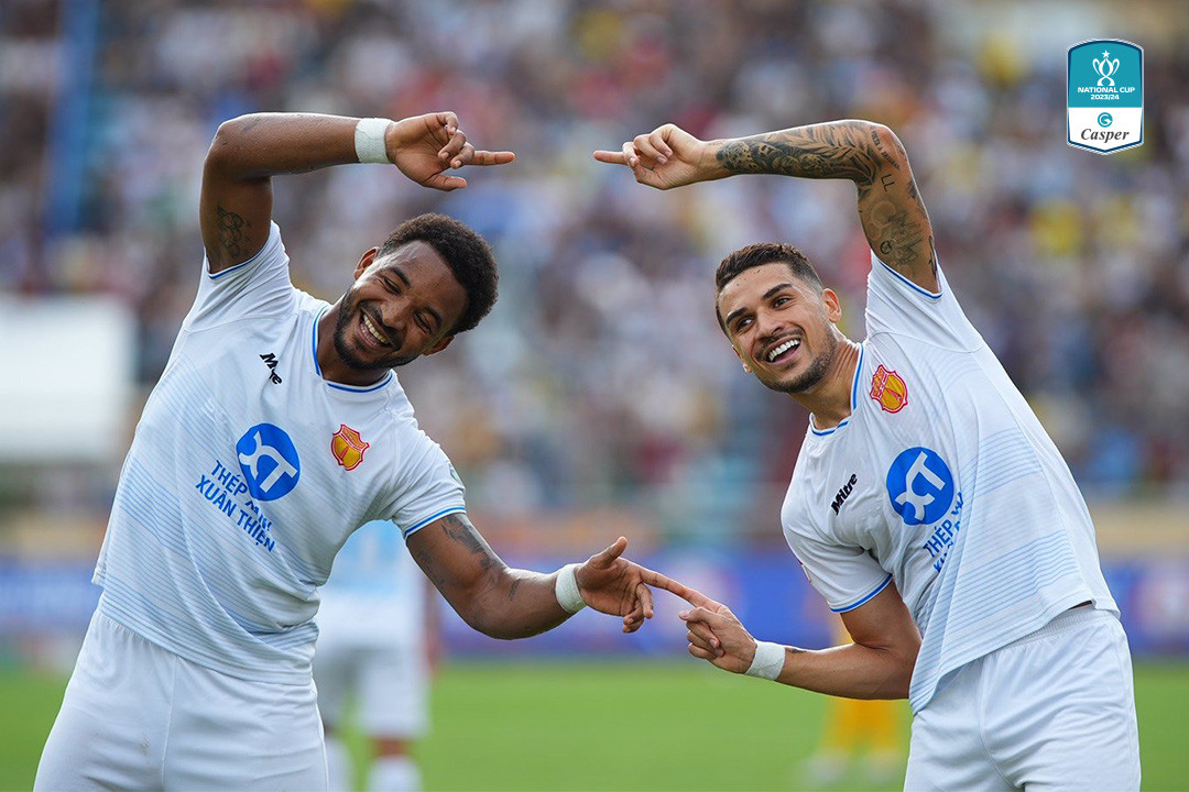 Phong độ hủy diệt của Rafaelson và Hendrio giúp Thép Xanh Nam Định lên ngôi Vô địch V.League 1-2023/24 (Ảnh: FPT Play)