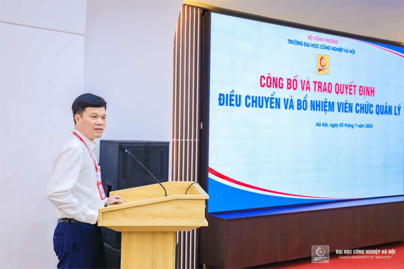 TS. Kiều Xuân Thực – Hiệu trưởng Trường Đại học Công nghiệp Hà Nội phát biểu giao nhiệm vụ cán bộ