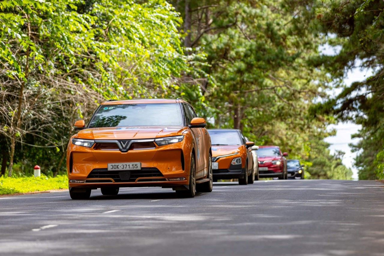 Anh Tuấn đánh giá cao trải nghiệm tiện nghi trên xe. Anh Tuấn đánh giá cao trải nghiệm tiện nghi trên xe.