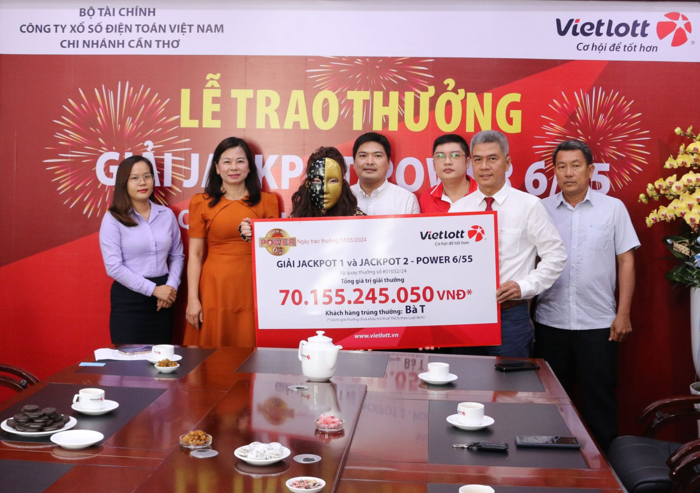 Chị T - Người đầu tiên trúng cả 2 giải Jackpot của Power 6/55
