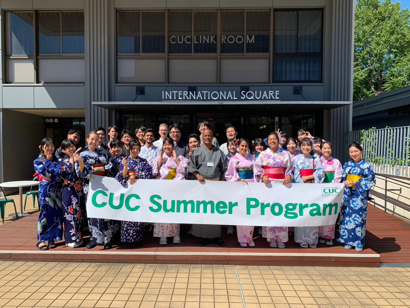 Sinh viên trường Đại học FPT có ít nhất 1 kỳ học tại nước ngoài. Trong ảnh, sinh viên trường ĐH FPT đang tham gia học tập tại Nhật Bản. - Ảnh: Trường ĐH FPT.