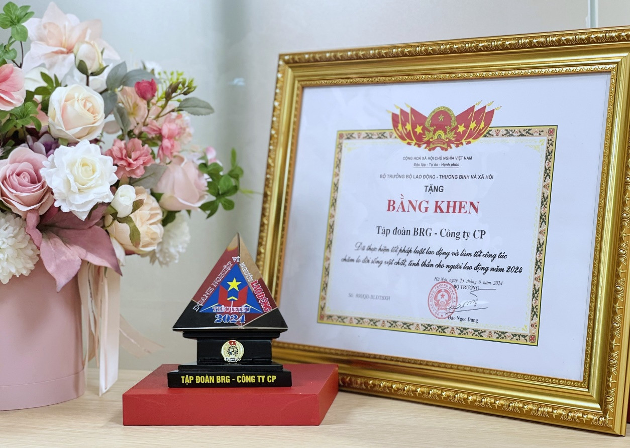 Giải thưởng Doanh nghiệp Tiêu biểu vì Người lao động năm 2024 là lần thứ 4 Tập đoàn BRG được vinh danh tại bảng xếp hạng này. Giải thưởng Doanh nghiệp Tiêu biểu vì Người lao động năm 2024 là lần thứ 4 Tập đoàn BRG được vinh danh tại bảng xếp hạng này.