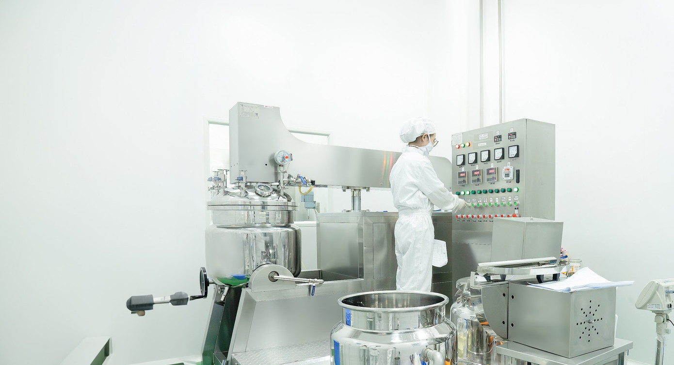 Bộ mỹ phẩm Sâm 1700 được sản xuất tại nhà máy đạt chuẩn CGMP của Cỏ Mềm