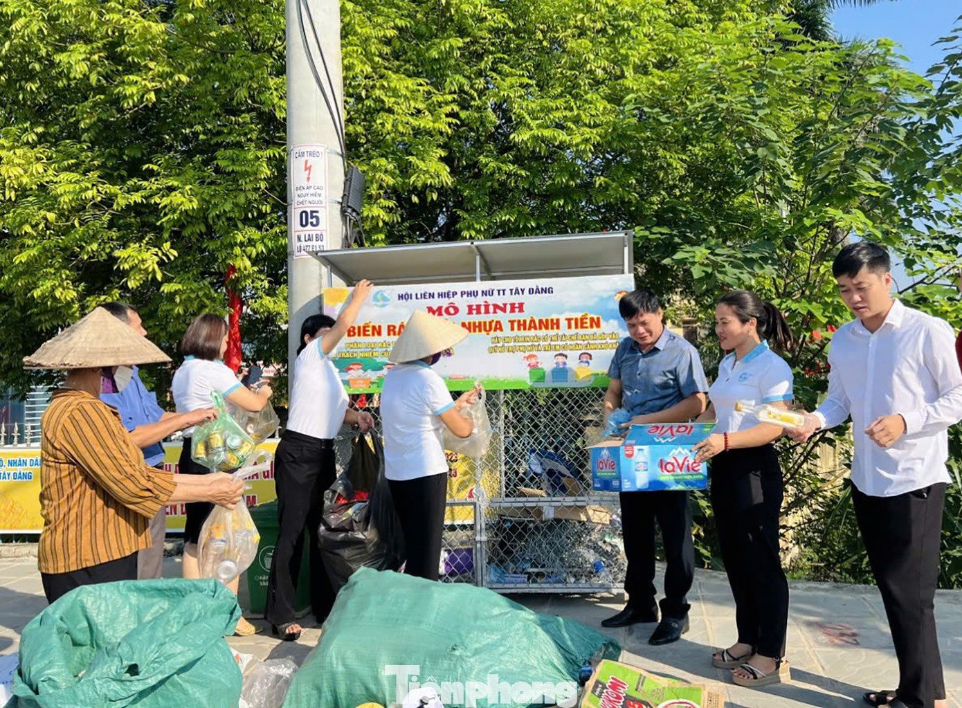 Đồng thời tuyên truyền về nguy cơ ô nhiễm môi trường từ nhựa và nilon. Trung bình hàng năm thông qua sinh hoạt hội viên đã có 30.824 hội viên, phụ nữ được tiếp cận các kiến thức về tác hại của rác thải nhựa đến sức khỏe con người và môi trường sống.