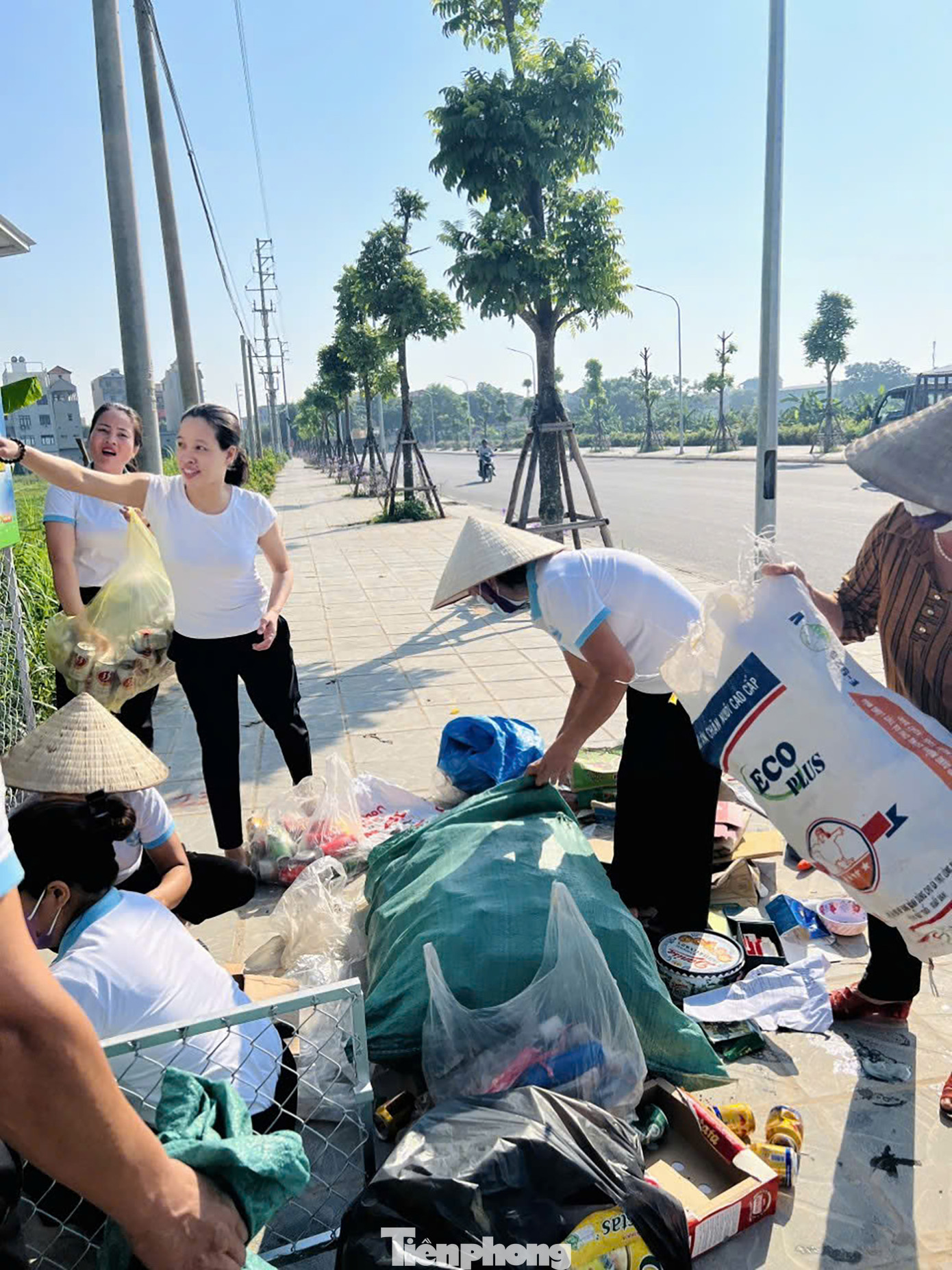 Bám sát sự chỉ đạo của Hội LHPN Hà Nội, Huyện ủy Ba Vì và định hướng của UBND huyện, các cấp Hội phụ nữ huyện Ba Vì đã chủ động xây dựng kế hoạch, hướng dẫn triển khai thực hiện phong trào “Chống rác thải nhựa” phù hợp với tình hình thực tế tại địa phương, đơn vị.