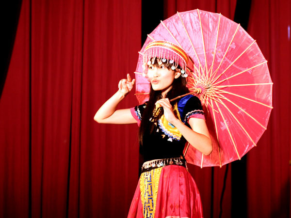 Kết hợp màn trình diễn thời trang 