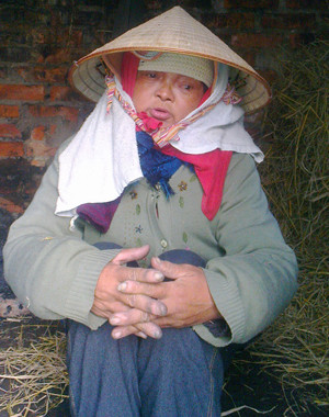 Bà Miền, một trong những nạn nhân đang rất lo lắng. Bà Miền, một trong những nạn nhân đang rất lo lắng