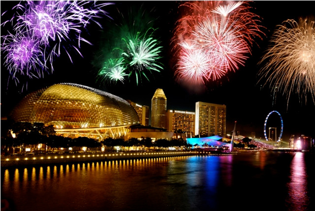 Nhà cao ốc ở Singapore Khu trung tâm mua sắm Nhà hát Esplanade