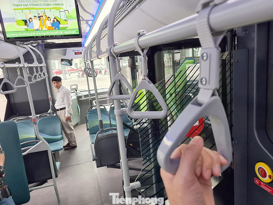 Vận hành tuyến xe buýt điện đầu tiên của Việt Nam ảnh 4