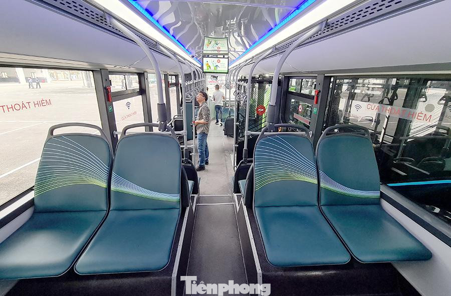 Vận hành tuyến xe buýt điện đầu tiên của Việt Nam ảnh 3