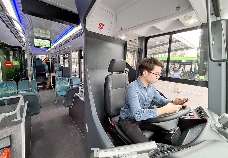 Vận hành tuyến xe buýt điện đầu tiên của Việt Nam ảnh 2