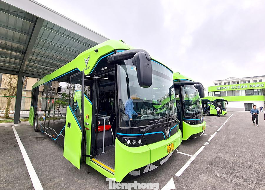 Những chiếc xe buýt điện đầu tiên đã được đăng kiểm và cấp phép lưu hành.