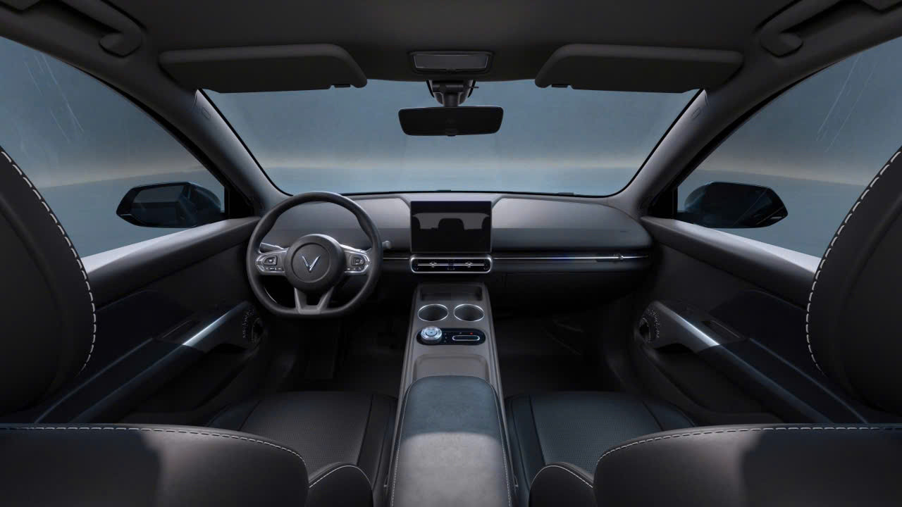 Theo hình ảnh do VinFast công bố, khoang lái của Limo Green được thiết kế tối giản với ít nút bấm vật lý. Trung tâm khoang lái là màn hình thông tin giải trí, phía sau vô lăng không được trang bị đồng hồ thông số vận hành. Xe sử dụng cần số dạng núm xoay. Theo hình ảnh do VinFast công bố, khoang lái của Limo Green được thiết kế tối giản với ít nút bấm vật lý. Trung tâm khoang lái là màn hình thông tin giải trí, phía sau vô lăng không được trang bị đồng hồ thông số vận hành. Xe sử dụng cần số dạng núm xoay.