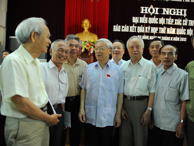 Tổng Bí thư Nguyễn Phú Trọng với các cử tri quận Ba Đình, (Hà Nội). Ảnh: Ngọc Châu. Tổng Bí thư Nguyễn Phú Trọng với các cử tri quận Ba Đình, (Hà Nội). Ảnh: ngọc châu