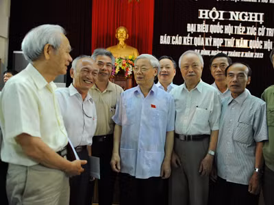 Tổng Bí thư Nguyễn Phú Trọng với các cử tri quận Ba Đình, (Hà Nội). Ảnh: ngọc châu