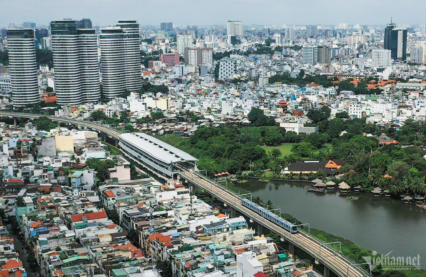 Metro số 1 dự kiến vận hành thương mại vào tháng 10 sắp tới. Ảnh: Nguyễn Huế. Metro số 1 dự kiến vận hành thương mại vào tháng 10 sắp tới. Ảnh: Nguyễn Huế.