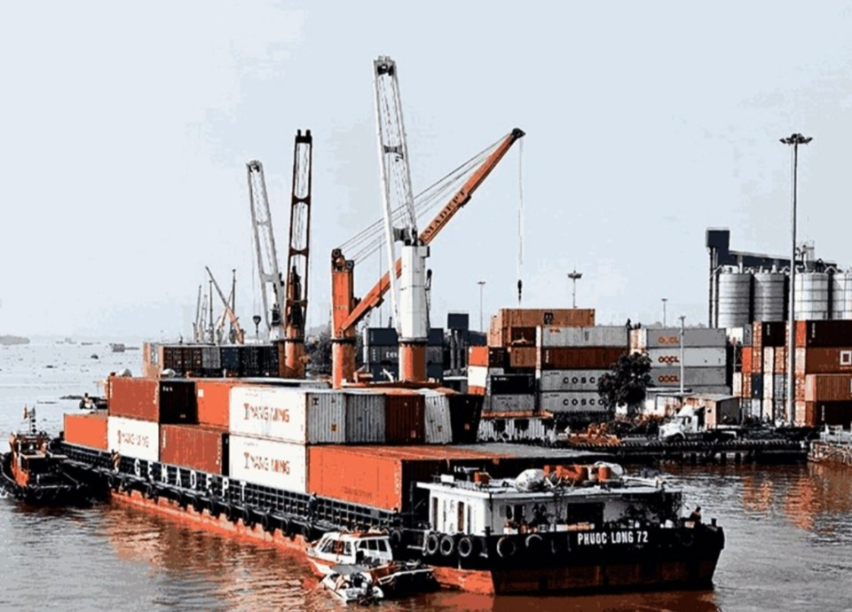 Sà lan Phước Long 72 được lai dắt ra khỏi khu vực cầu đường bộ Đồng Nai về cảng Bình Dương để chờ xử lý sự cố. Sà lan Phước Long 72 được lai dắt ra khỏi khu vực cầu đường bộ Đồng Nai về cảng Bình Dương để chờ xử lý sự cố.