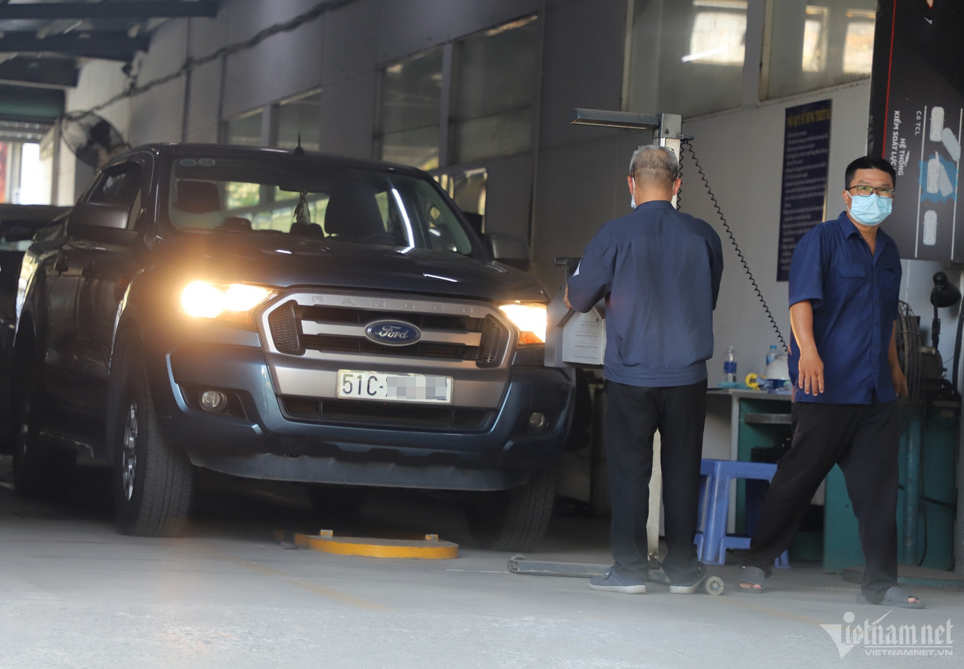 Sở GTVT TP.HCM khuyến khích các trung tâm đăng kiểm làm thêm ngoài giờ, dịp nghỉ lễ, thứ Bảy, Chủ nhật để giải quyết nhu cầu kiểm định phương tiện. Ảnh: Tuấn Kiệt.