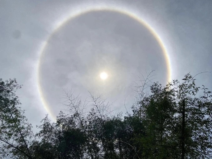 Hiện tượng mặt trời có quầng vào trưa 18-4 ở tỉnh Lạng Sơn