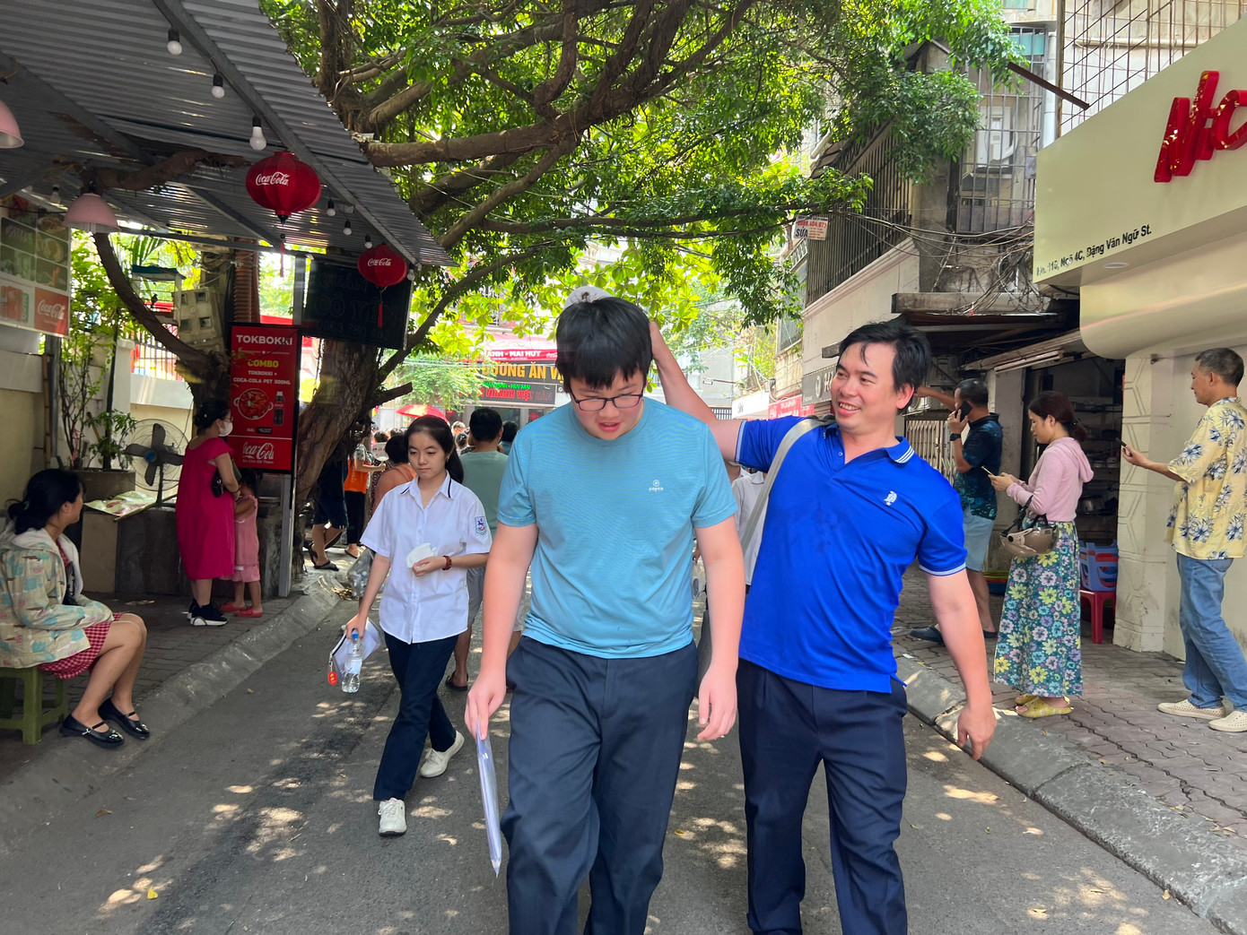 Bố động viên con