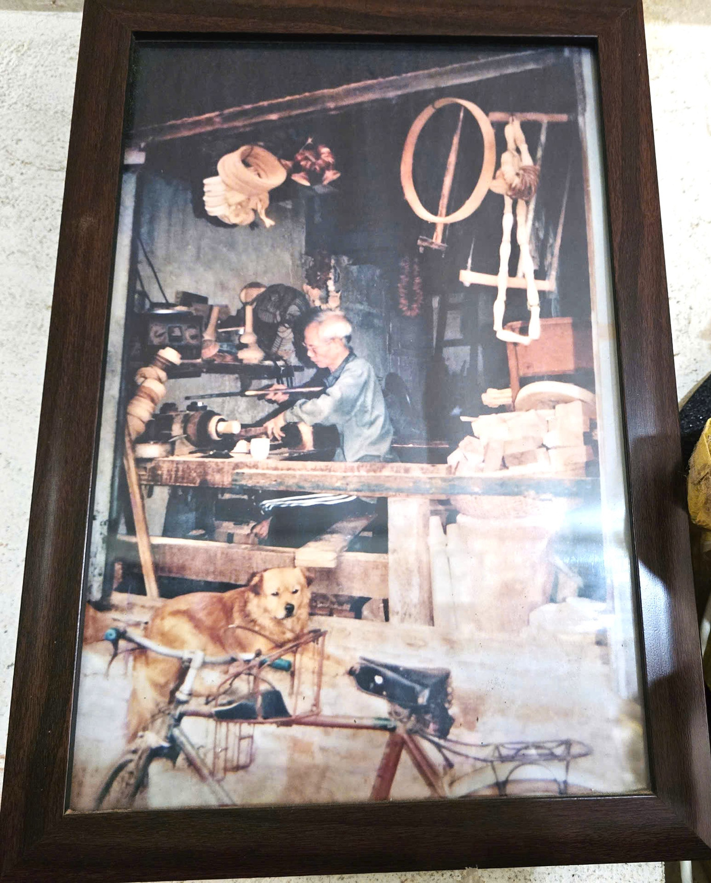 Bức ảnh cụ Lê Đình Trai (bố ông Thắng), người đưa nghề tiện gỗ từ làng Nhị Khê ra Hà Nội lập nghiệp