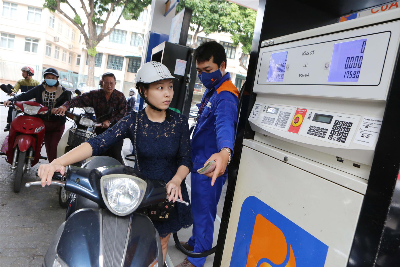 Doanh nghiệp cho rằng, khi có sự cạnh tranh đúng nghĩa, thị trường xăng dầu mới hoạt động lành mạnh. Ảnh: Như Ý Doanh nghiệp cho rằng, khi có sự cạnh tranh đúng nghĩa, thị trường xăng dầu mới hoạt động lành mạnh. Ảnh: Như Ý