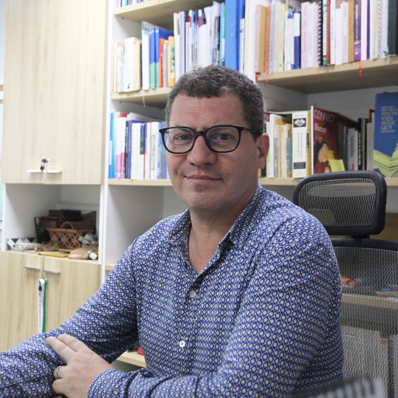 KTS Emmanuel Cerise đồng thời là Giám đốc Cơ quan hỗ trợ Hợp tác quốc tế Vùng Paris tại Việt Nam có 13 năm sống ở Hà Nội, từng tham gia nhiều dự án quy hoạch, chỉnh trang đô thị cho Thủ đô. Ảnh: N.M.HÀ KTS Emmanuel Cerise đồng thời là Giám đốc Cơ quan hỗ trợ Hợp tác quốc tế Vùng Paris tại Việt Nam có 13 năm sống ở Hà Nội, từng tham gia nhiều dự án quy hoạch, chỉnh trang đô thị cho Thủ đô. Ảnh: N.M.HÀ