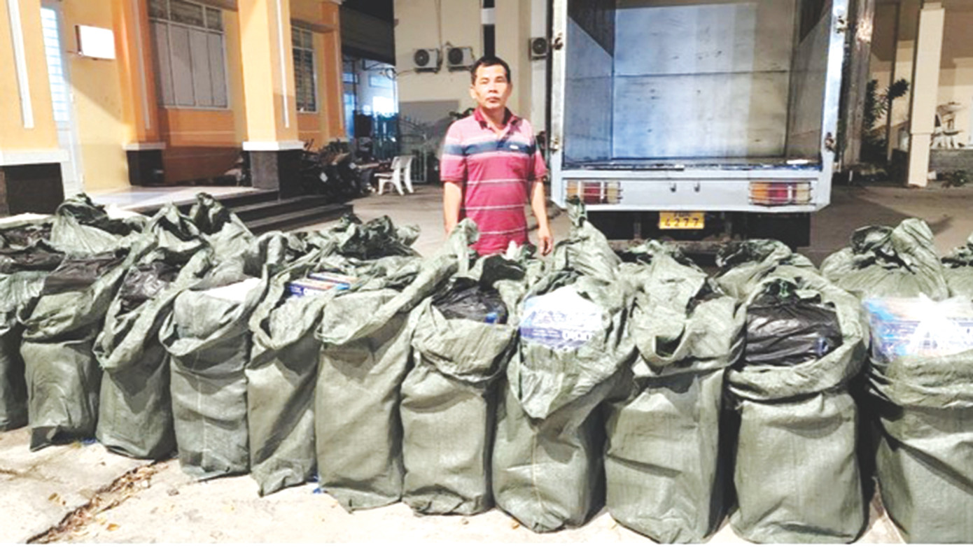 Phát hiện trên 29.000 bao thuốc lá lậu trong ngăn bí mật trên xe tải tại Kiên Giang