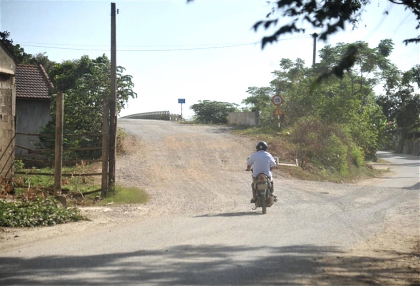 Dự án đường nối cầu An Mô vào Khu lưu niệm Tổng Bí thư Lê Duẩn ở huyện Triệu Phong dang dở sau nhiều năm do vướng mặt bằng