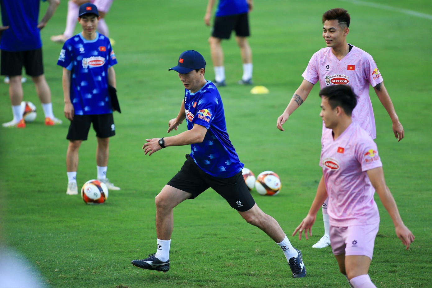 HLV Kim Sang-sik quyết giành chiến thắng ở trận ra mắt ĐT Việt Nam. Ảnh: Anh Đoàn