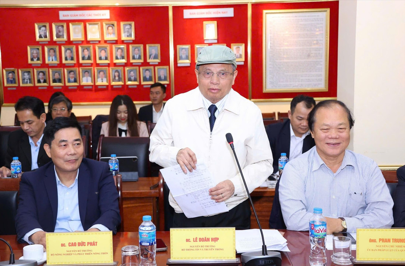 Nguyên Bộ trưởng Bộ Thông tin và Truyền thông Lê Doãn Hợp phát biểu tại hội thảo khoa học về phân cấp, phân quyền Nguyên Bộ trưởng Bộ Thông tin và Truyền thông Lê Doãn Hợp phát biểu tại hội thảo khoa học về phân cấp, phân quyền