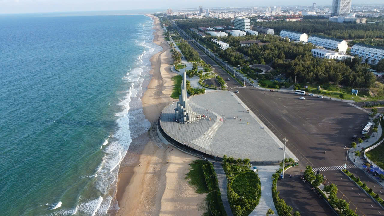 Một góc thành phố Tuy Hòa từ hướng biển. Ảnh: Như Ý